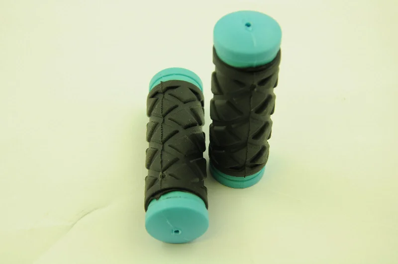 bicycle pad responsiveness-PAIR 90mm RALEIGH KIDDIES BIKE HANDLEBAR GRIPS SHORTIE TURQUOISE & BLACK WAGG36